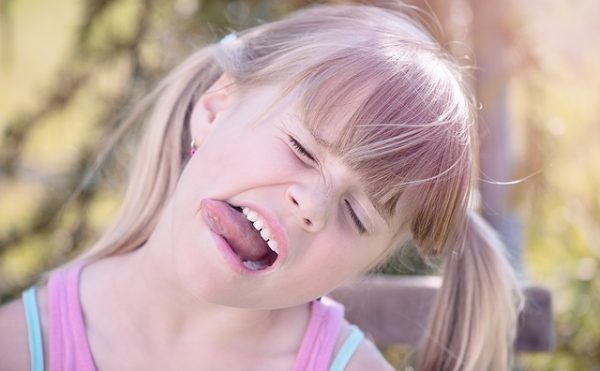 「舌の正しい位置」を守れば健康になれる？舌癖と歯並びの関係