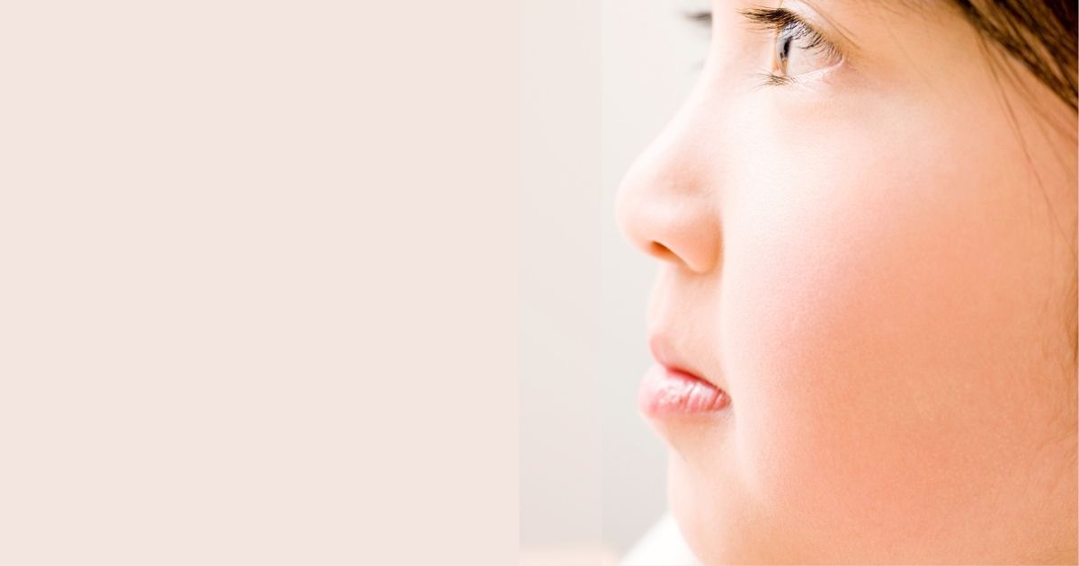子どもの平らな横顔を治すには？受け口の矯正で改善できる？